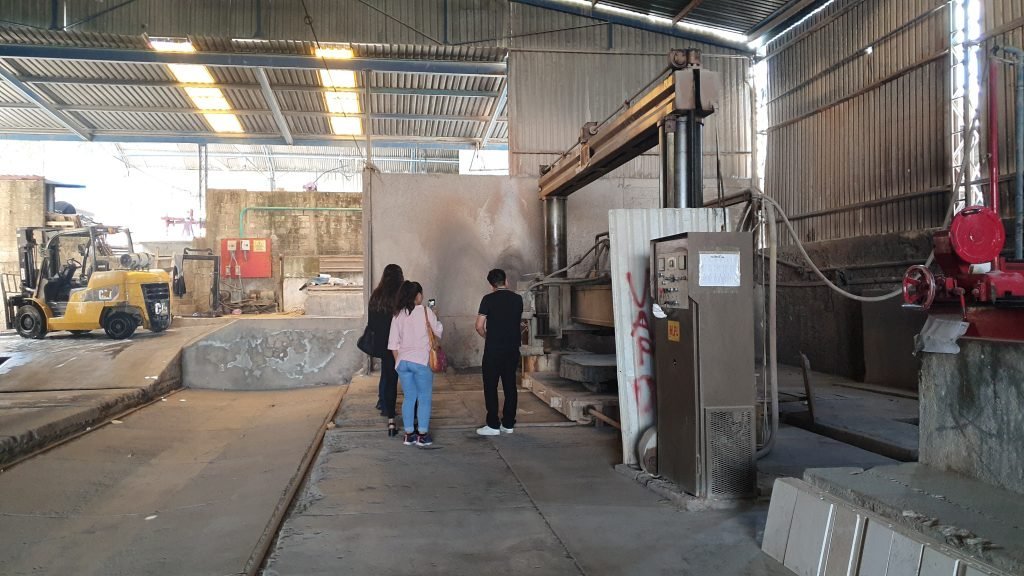 Visitan fábrica Marmo estudiantes de la Universidad de Guanajuato