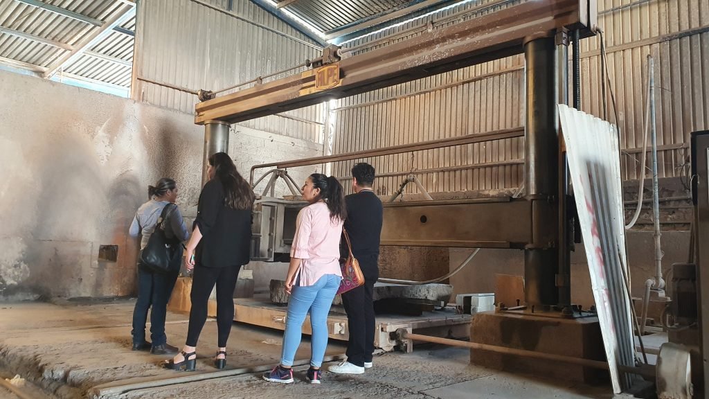 Visitan fábrica Marmo estudiantes de la Universidad de Guanajuato