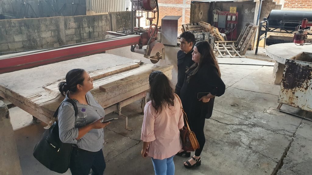 Visitan fábrica Marmo estudiantes de la Universidad de Guanajuato