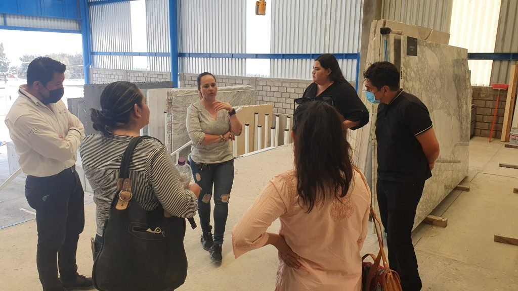 Visitan fábrica Marmo estudiantes de la Universidad de Guanajuato