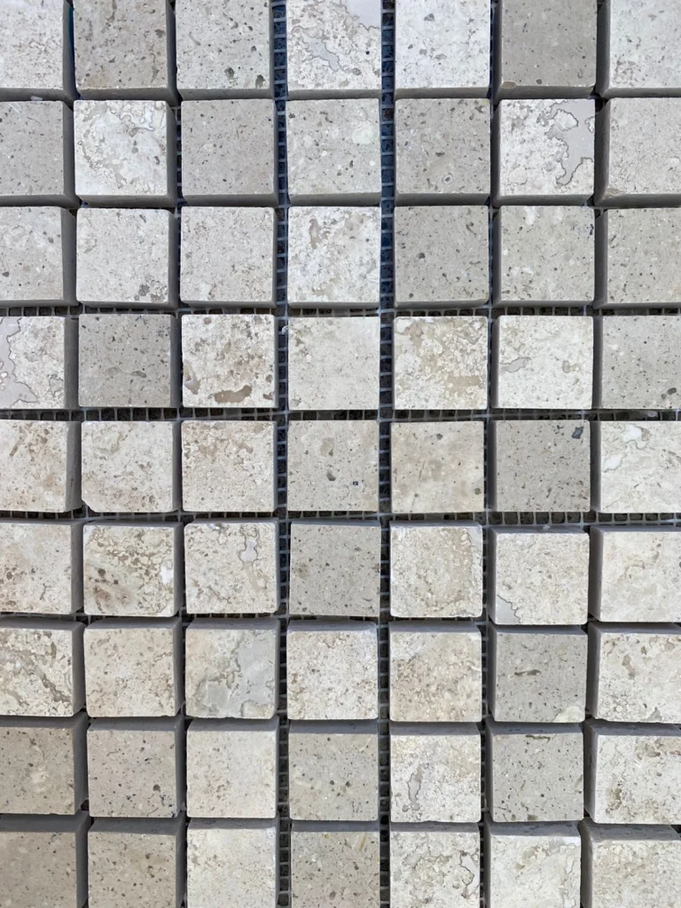 Fiorito beige cuadrados 2.5 x 2.5 brillado — muestra del material